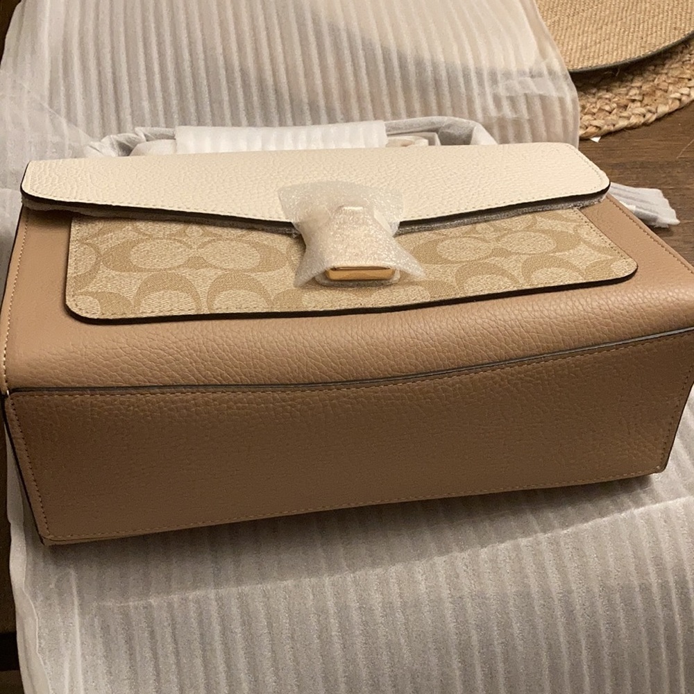 Coach
Lane Shoulder Bag In Colorblock Signature Canvas - Picture 5 of 6